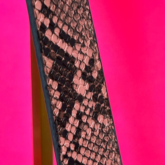 London Fog Pink & Black Snake Print Shoulder Bag w/Wristlet Approx. 11x 7 x 2.5 - Picture 6 of 16